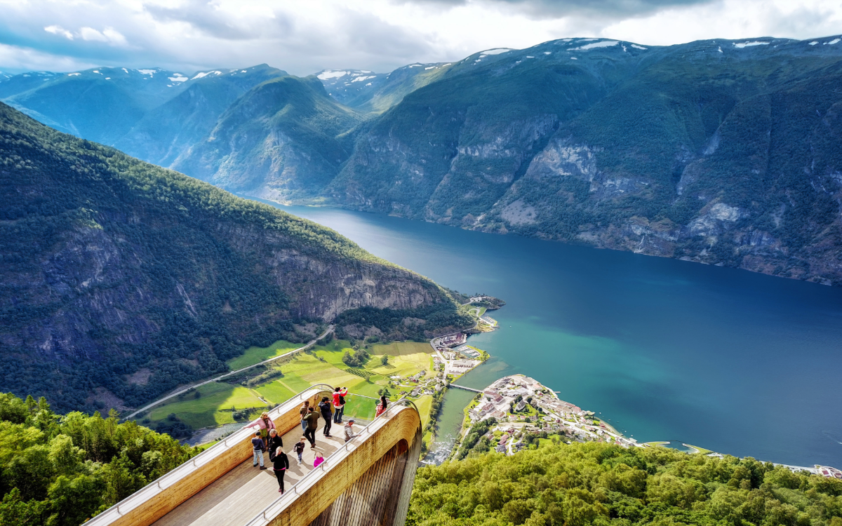 Aussichtsplattform Stegastein über dem Aurlandsfjord, Norwegen